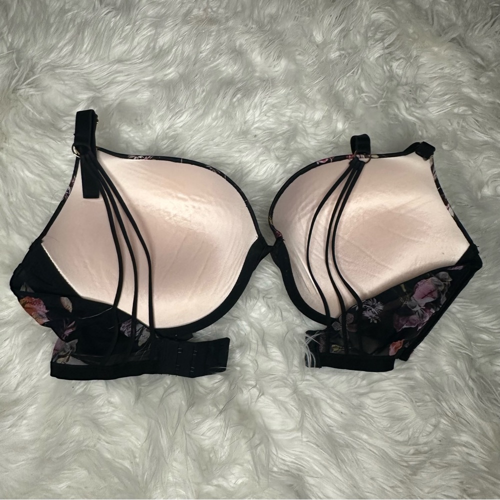 VICTORIA'S SECRET VERY
SEXY PLUNGE PUSH-UP Satin Black
Floral BRA Size 38DD - Picture 8 of 10